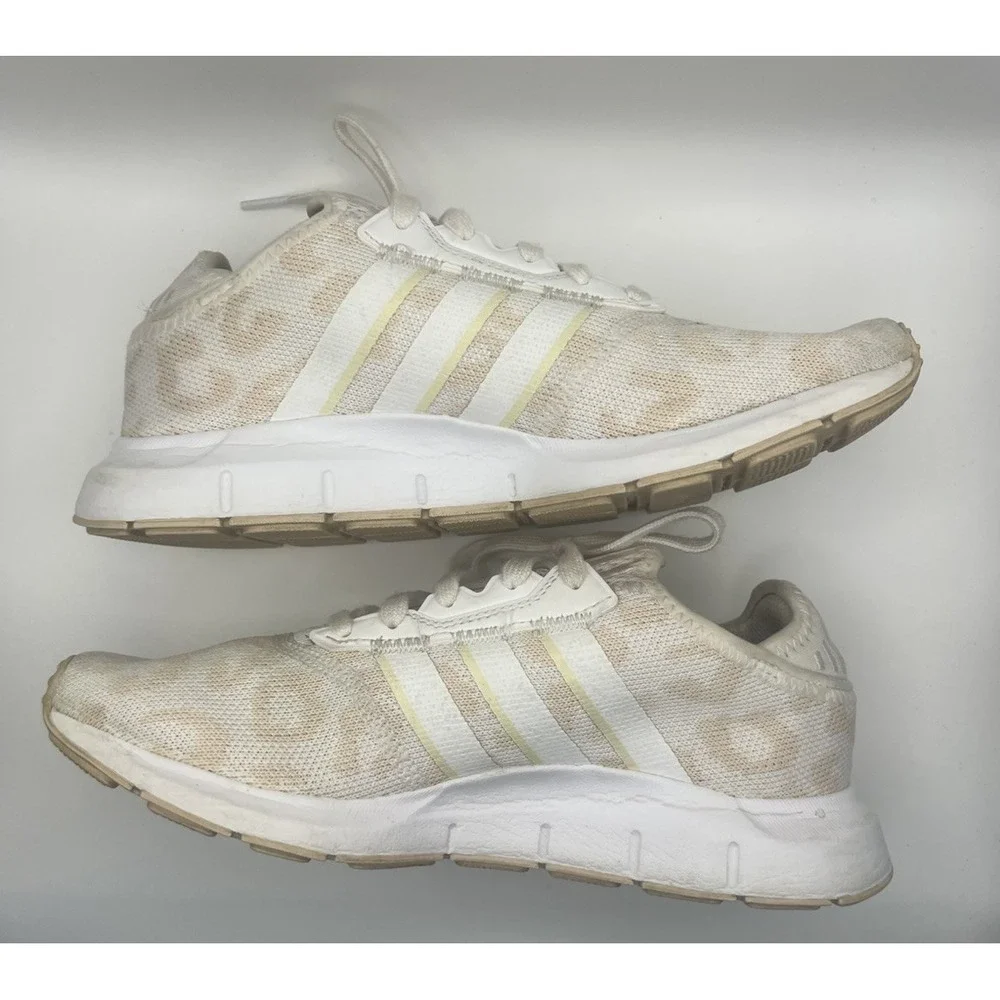 adidas Swiftrun Women's Athletic Sneakers White/Gold Size 7.5‎ Excellent